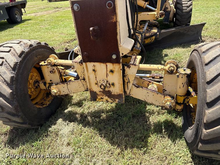 image for item DY0758 2001 Volvo C80A27 motor grader