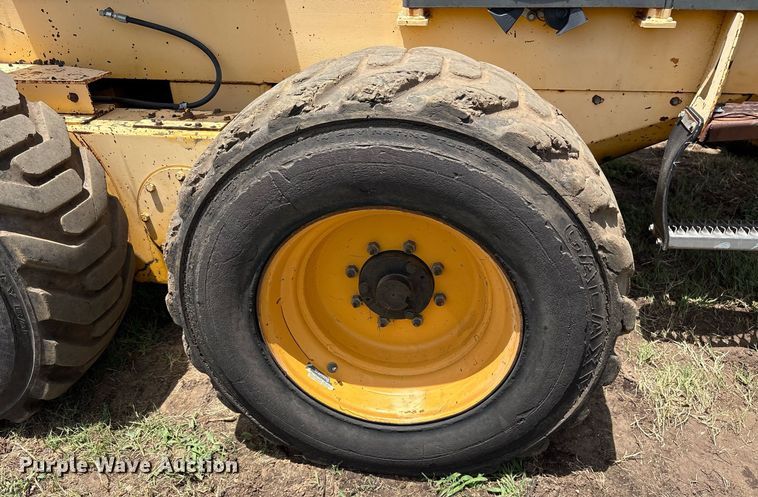 image for item DY0758 2001 Volvo C80A27 motor grader