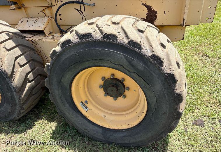 image for item DY0758 2001 Volvo C80A27 motor grader