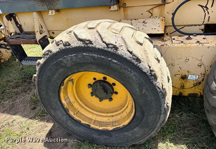 image for item DY0758 2001 Volvo C80A27 motor grader