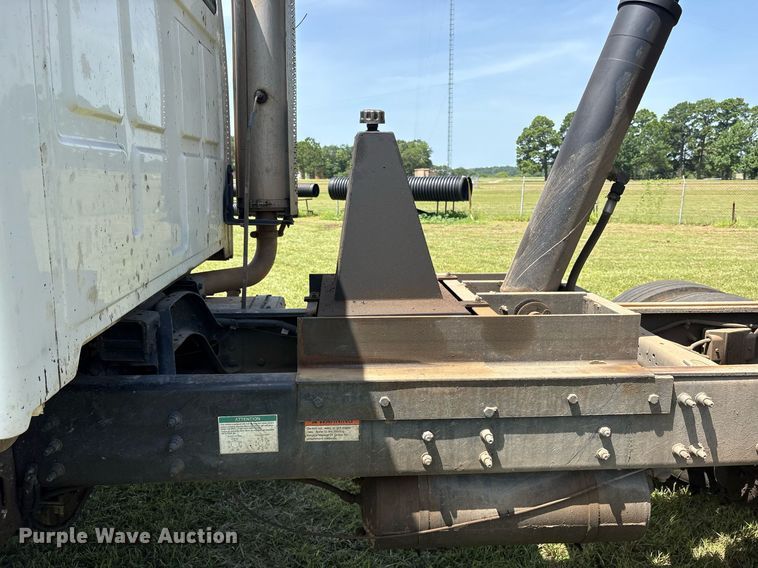 image for item DY0761 2002 Sterling L-Line dump truck