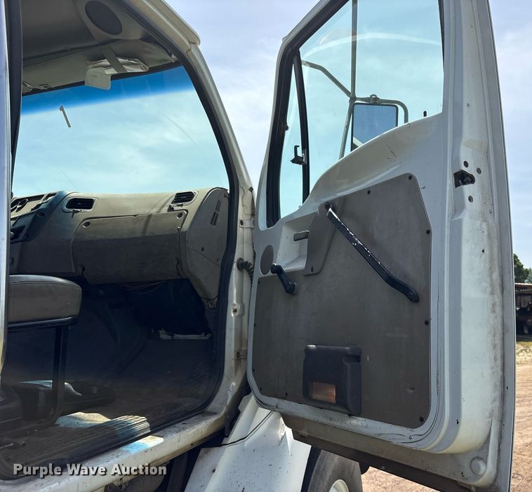 image for item DY0761 2002 Sterling L-Line dump truck