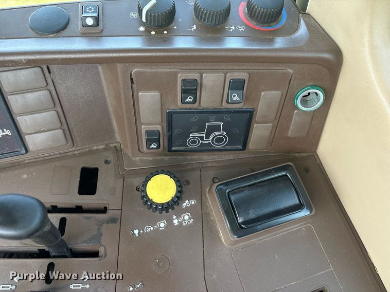 image for item DY0763 1999 John Deere 6210 tractor