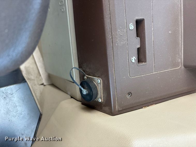 image for item DY0763 1999 John Deere 6210 tractor