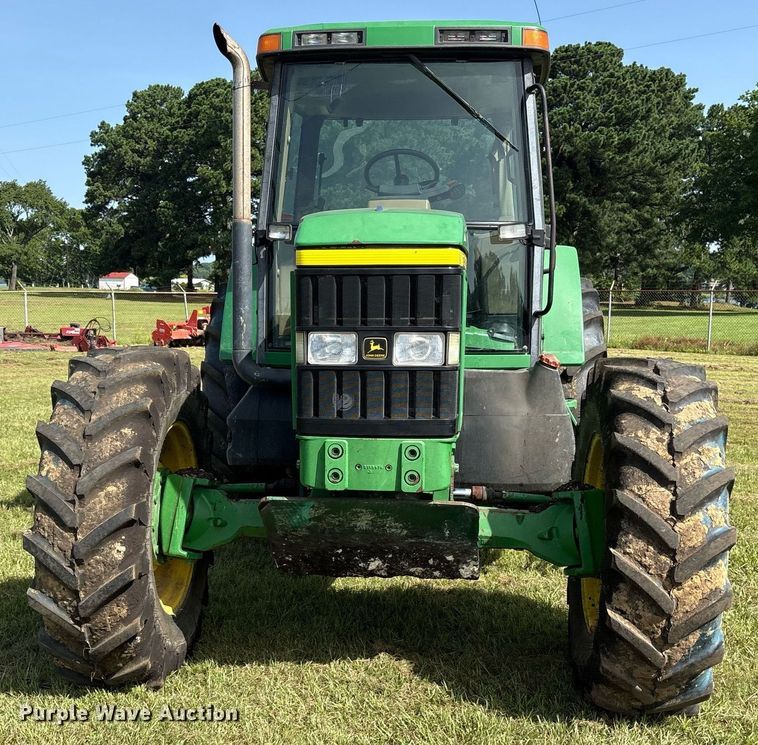 image for item DY0765 2001 John Deere 7510 MFWD tractor