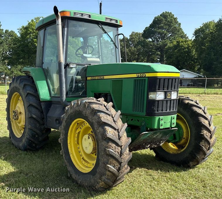 image for item DY0765 2001 John Deere 7510 MFWD tractor