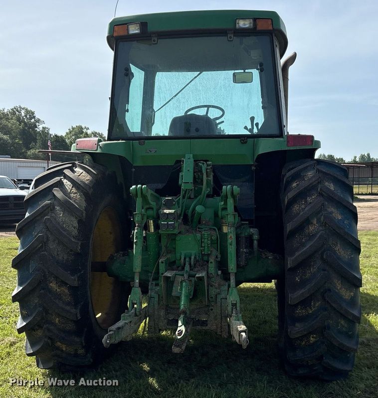 image for item DY0765 2001 John Deere 7510 MFWD tractor