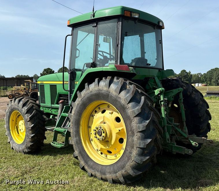 image for item DY0765 2001 John Deere 7510 MFWD tractor