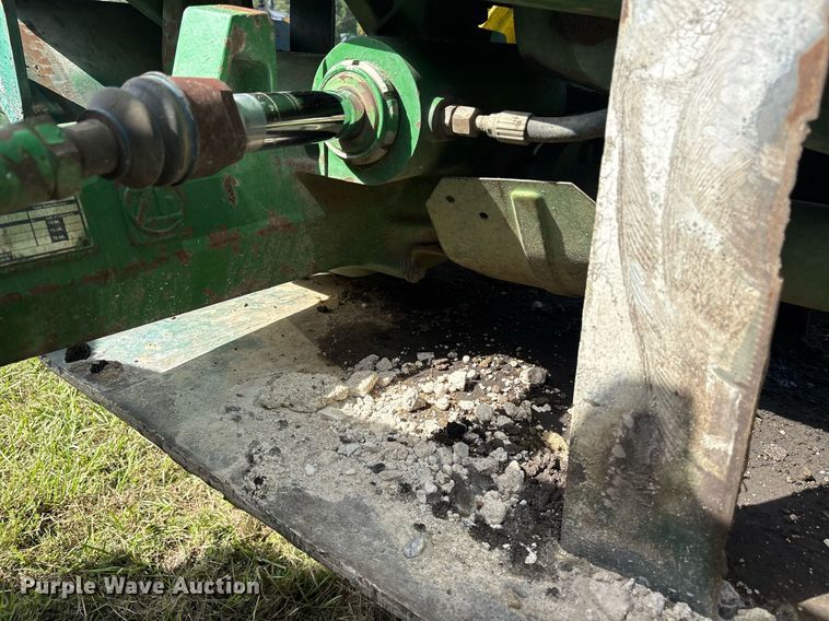 image for item DY0765 2001 John Deere 7510 MFWD tractor