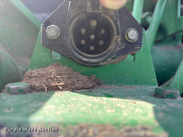 image for item DY0765 2001 John Deere 7510 MFWD tractor