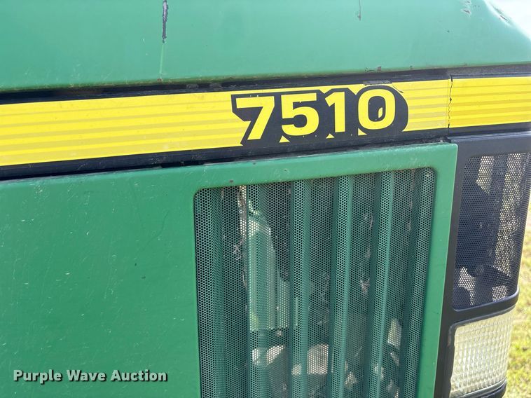 image for item DY0765 2001 John Deere 7510 MFWD tractor