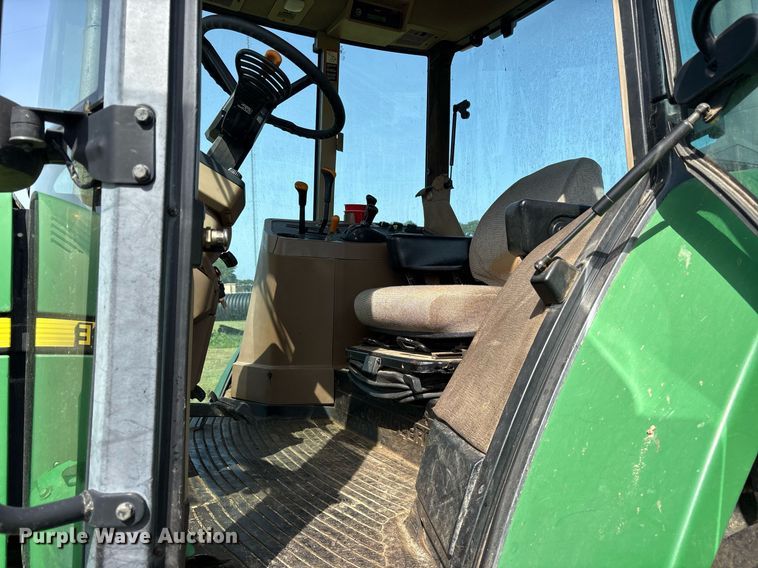 image for item DY0765 2001 John Deere 7510 MFWD tractor