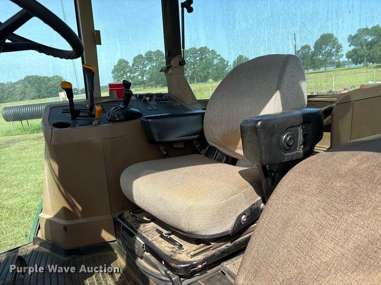 image for item DY0765 2001 John Deere 7510 MFWD tractor