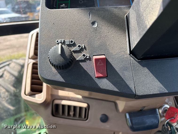 image for item DY0765 2001 John Deere 7510 MFWD tractor