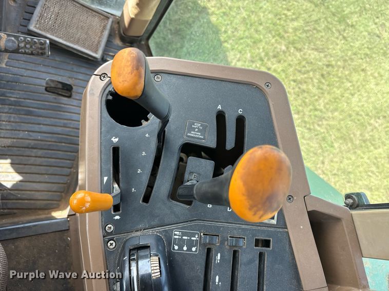 image for item DY0765 2001 John Deere 7510 MFWD tractor