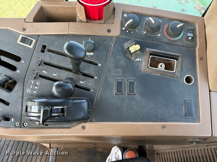 image for item DY0765 2001 John Deere 7510 MFWD tractor