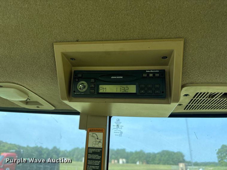 image for item DY0765 2001 John Deere 7510 MFWD tractor