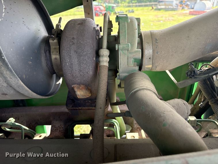 image for item DY0765 2001 John Deere 7510 MFWD tractor