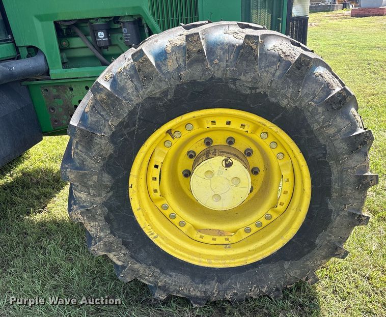 image for item DY0765 2001 John Deere 7510 MFWD tractor