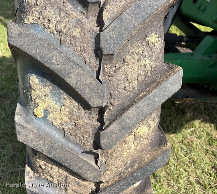 image for item DY0765 2001 John Deere 7510 MFWD tractor