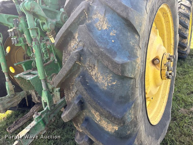 image for item DY0765 2001 John Deere 7510 MFWD tractor