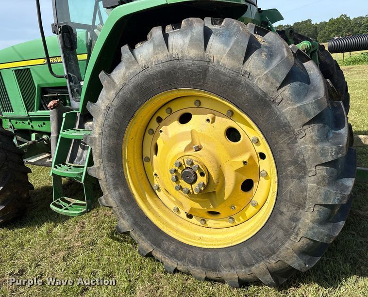 image for item DY0765 2001 John Deere 7510 MFWD tractor