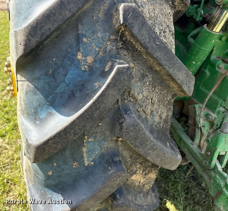 image for item DY0765 2001 John Deere 7510 MFWD tractor