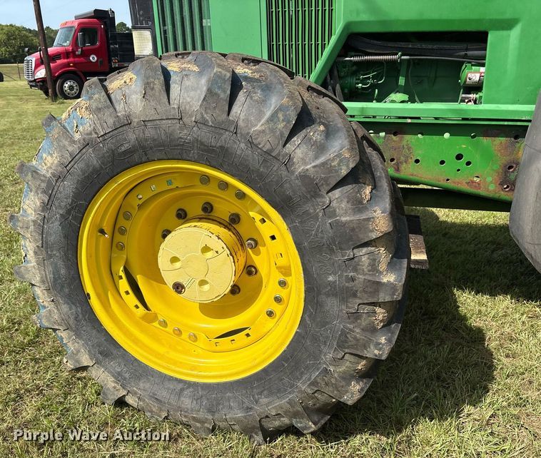 image for item DY0765 2001 John Deere 7510 MFWD tractor