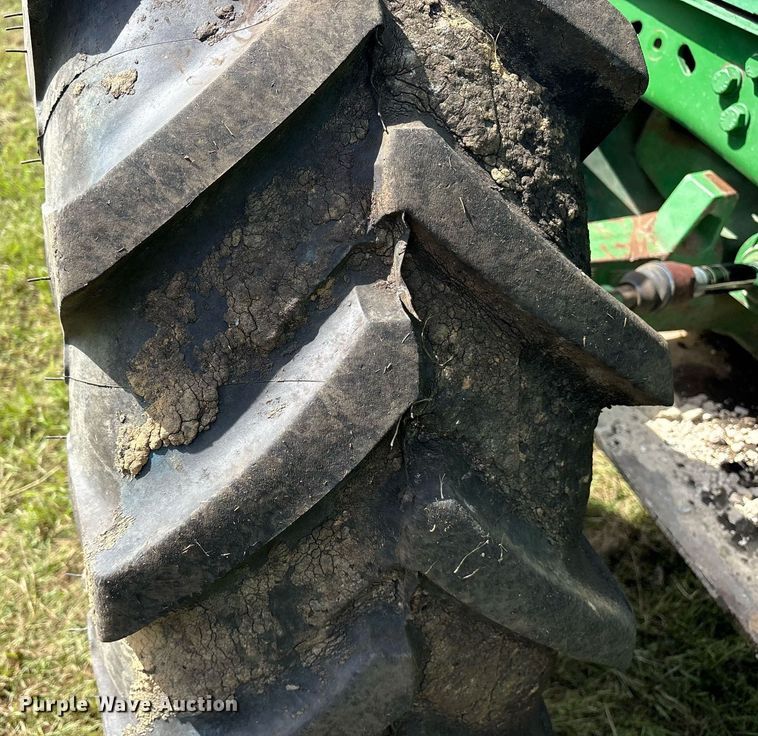 image for item DY0765 2001 John Deere 7510 MFWD tractor