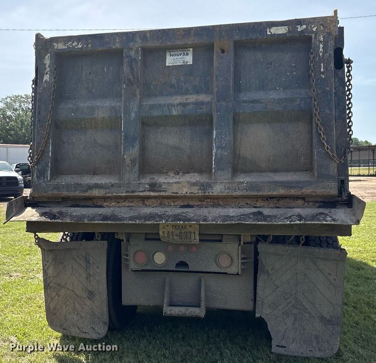 image for item DY0766 2013 Freightliner Cascadia dump truck