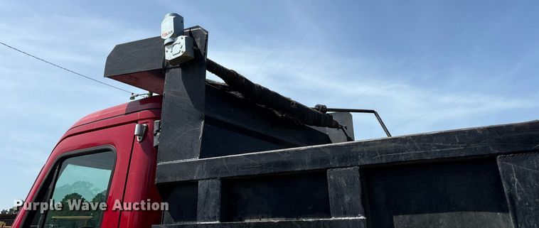 image for item DY0766 2013 Freightliner Cascadia dump truck