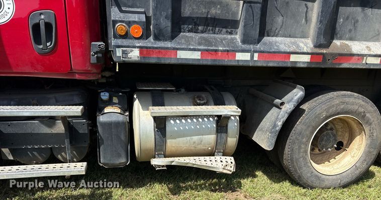 image for item DY0766 2013 Freightliner Cascadia dump truck