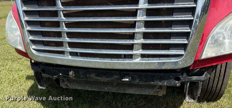 image for item DY0766 2013 Freightliner Cascadia dump truck