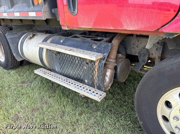 image for item DY0766 2013 Freightliner Cascadia dump truck