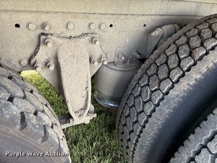 image for item DY0766 2013 Freightliner Cascadia dump truck