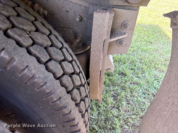 image for item DY0766 2013 Freightliner Cascadia dump truck