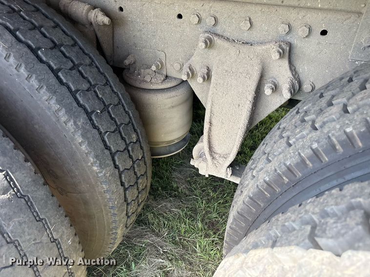 image for item DY0766 2013 Freightliner Cascadia dump truck