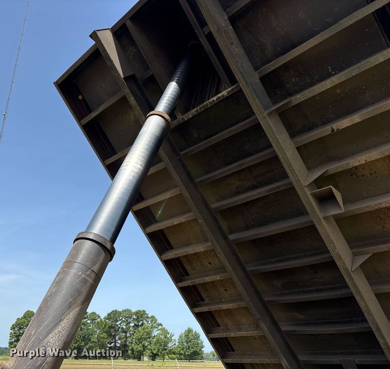 image for item DY0766 2013 Freightliner Cascadia dump truck