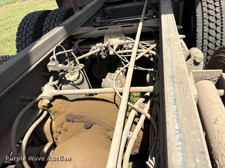 image for item DY0766 2013 Freightliner Cascadia dump truck