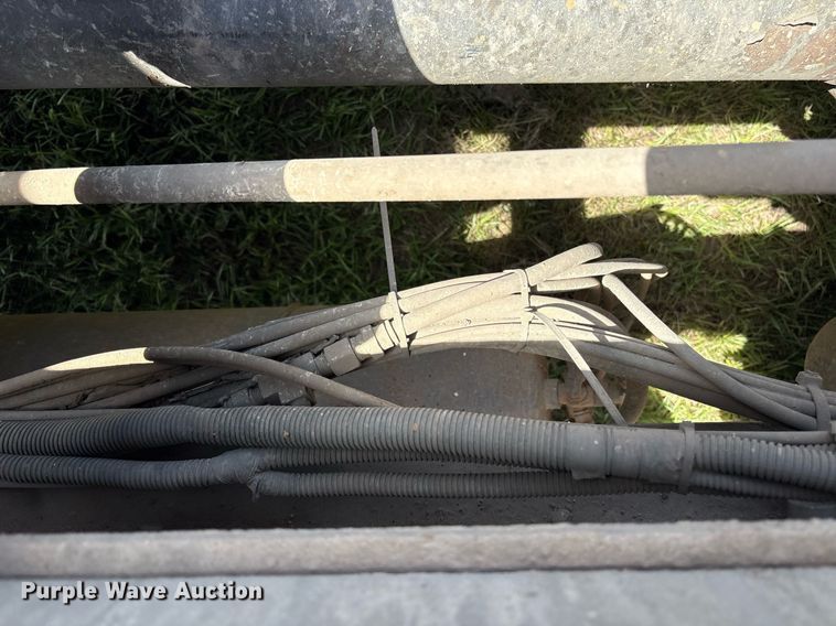 image for item DY0766 2013 Freightliner Cascadia dump truck