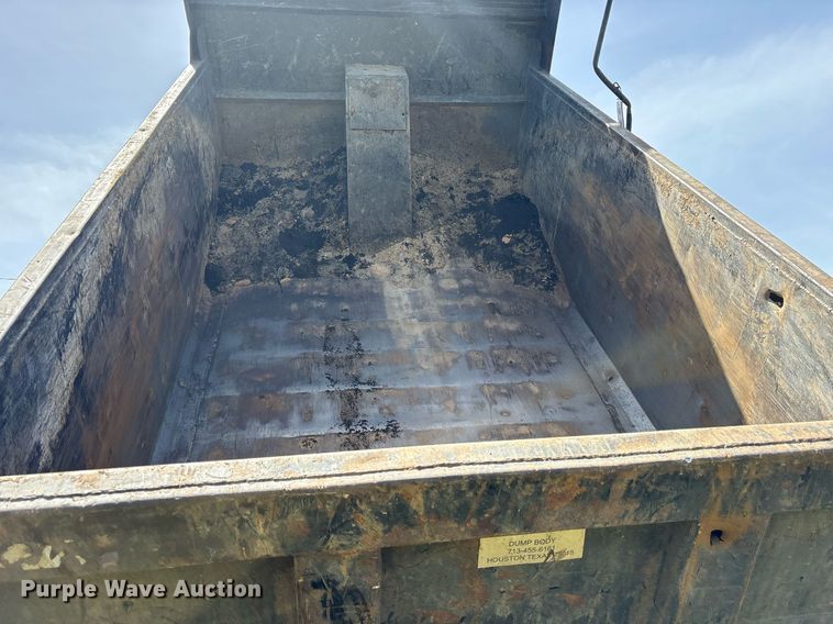 image for item DY0766 2013 Freightliner Cascadia dump truck