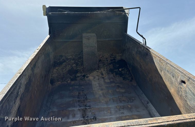 image for item DY0766 2013 Freightliner Cascadia dump truck