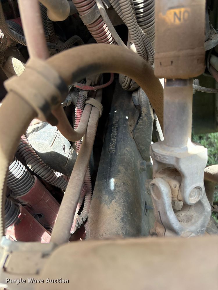 image for item DY0766 2013 Freightliner Cascadia dump truck