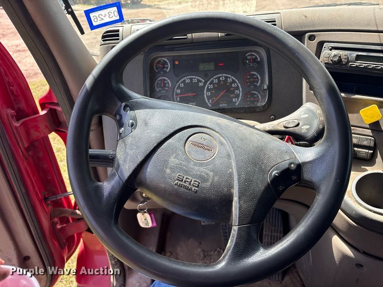 image for item DY0766 2013 Freightliner Cascadia dump truck