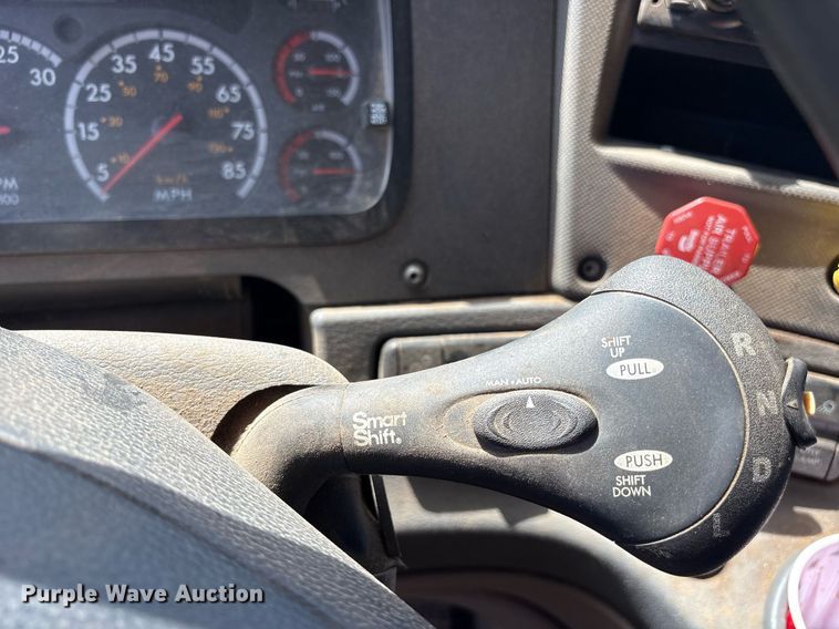 image for item DY0766 2013 Freightliner Cascadia dump truck