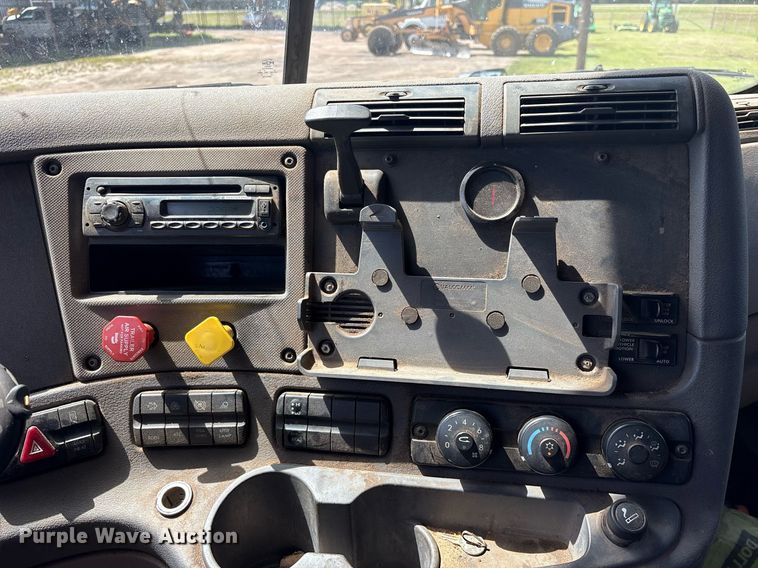 image for item DY0766 2013 Freightliner Cascadia dump truck