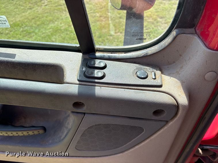 image for item DY0766 2013 Freightliner Cascadia dump truck