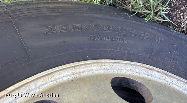 image for item DY0766 2013 Freightliner Cascadia dump truck