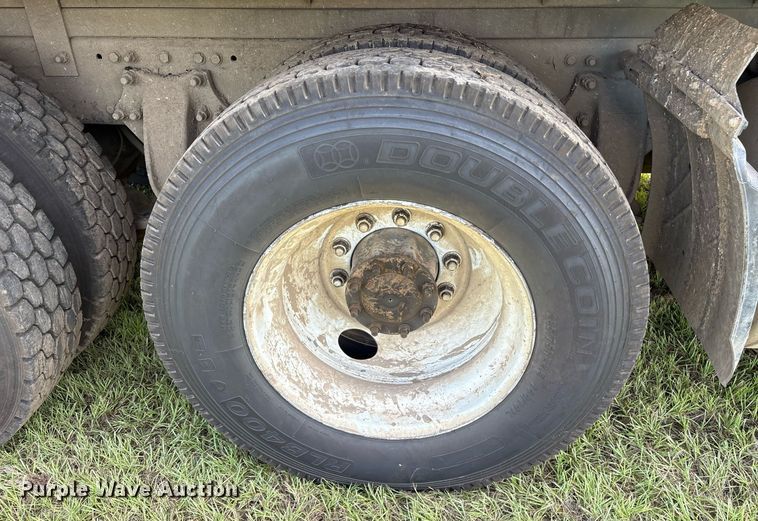 image for item DY0766 2013 Freightliner Cascadia dump truck