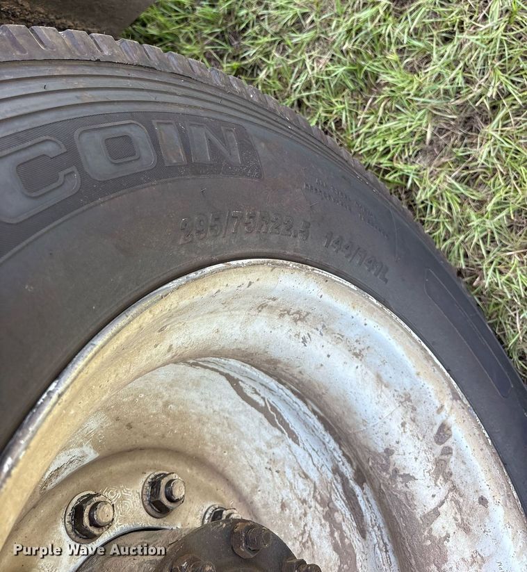 image for item DY0766 2013 Freightliner Cascadia dump truck